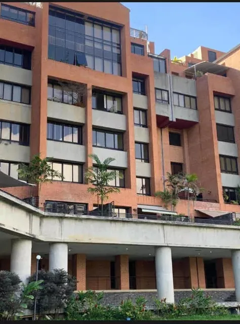 Los Samanes Apartamento 3 Habitaciones 3 Baños Excelente Vista 2 Puestos De Estacionamiento, 145m2.  Incluye Oficina Con Baño Completo Fuera Del Apartamento 15m2 . A Pasos De Colegios Y Centro Comerci