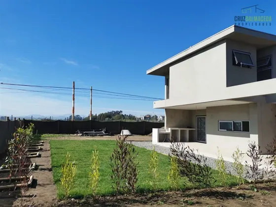 Casa En Venta De 3 Dorm. En Santa Maria Del Mar
