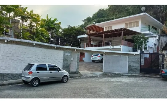 Vendo Casa 560m2 Prados Del Este 9018