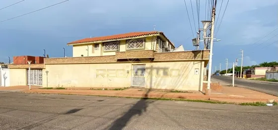 Cv-975 Zona Norte Casa Ubicada En Sector Monte Bello