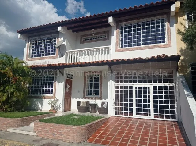 Daniela Linarez Vende Casas En El Este De Barquisimeto Duplex Amoblado En Prestigioso Conjunto Posee Tanque Subterráneo Bellas Áreas Comunes Y Todos Los Servicios Básicos                              