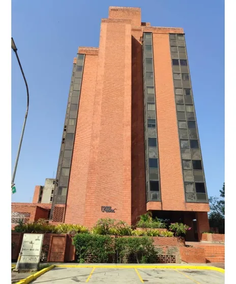 Se Vende En 13.000$ Oficina En Torre Trebol, Lomas Del Este Valencia