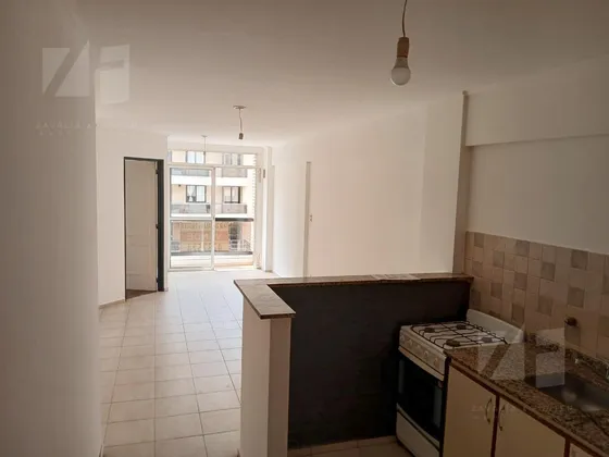 Alquiler 1 Dormitorio, Frente Con Balcón
