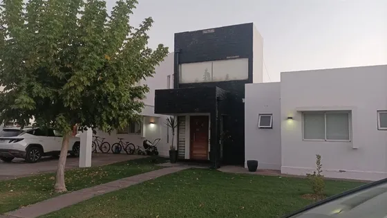 Casa En Venta De 3 Dorm. En Rinconada