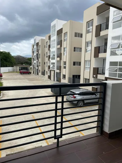 Rentó Segundo Nivel En Gurabo Frente Banco Popular