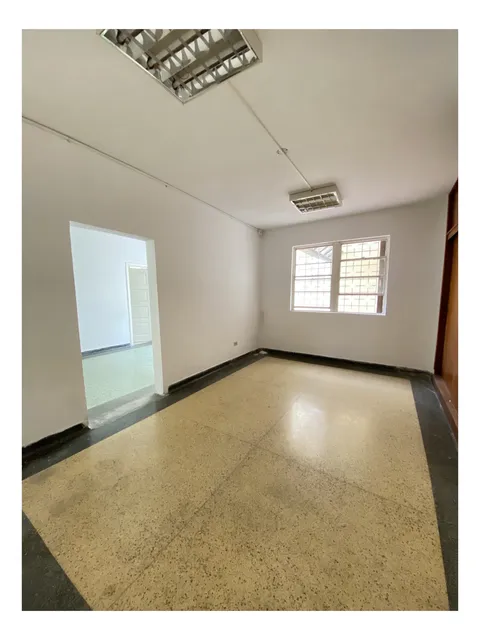 Casa Comercial En Alquiler 200 M2 - Urb. Altamira