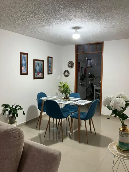  ¡habitación Para Dama Cerca Al Parque De Los Niños  Súper Ubicada!