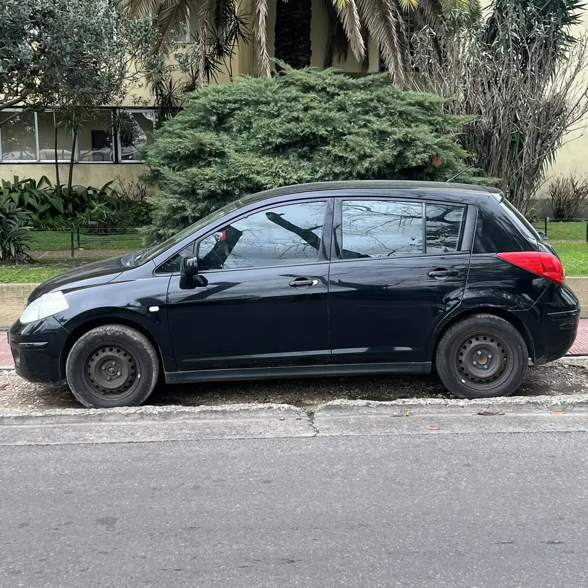 Nissan Tiida 1.8 Visia