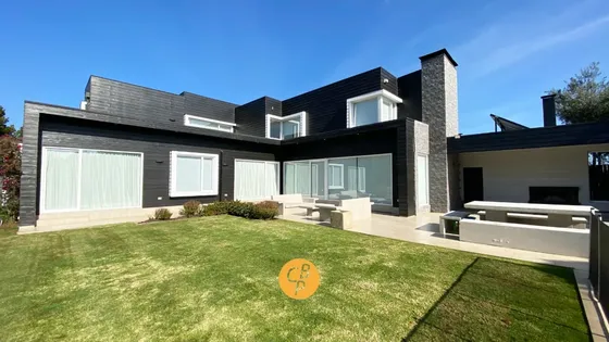 Espectacular Casa, El Refugio Ideal En Santa María Del Mar