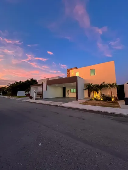 Se Vende Residencia En El Fraccionamiento Jardines De La Rejoyada