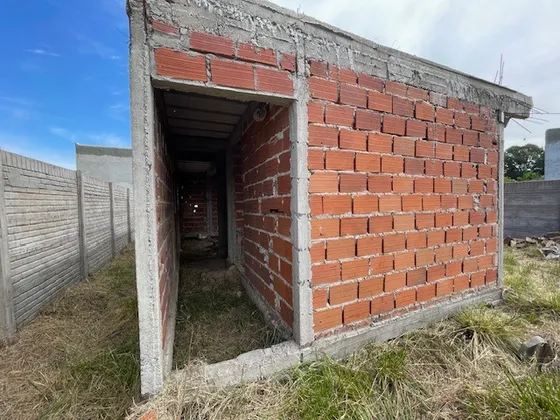 Vivienda De 2 Ambientes A Terminar En Barrio Moradas De Maximo Etapa 1.