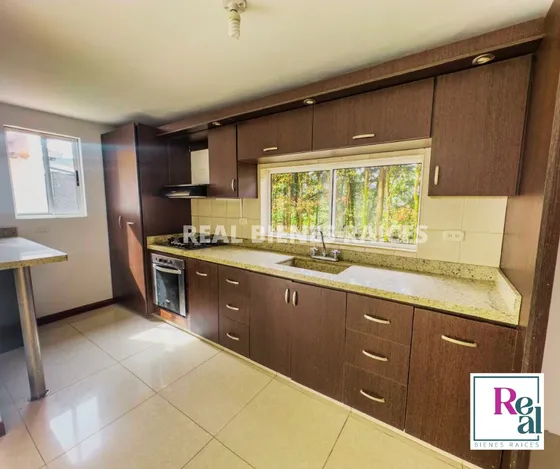 Casa En Venta  Espaciosa, Moderna Y En Unidad Cerrada
