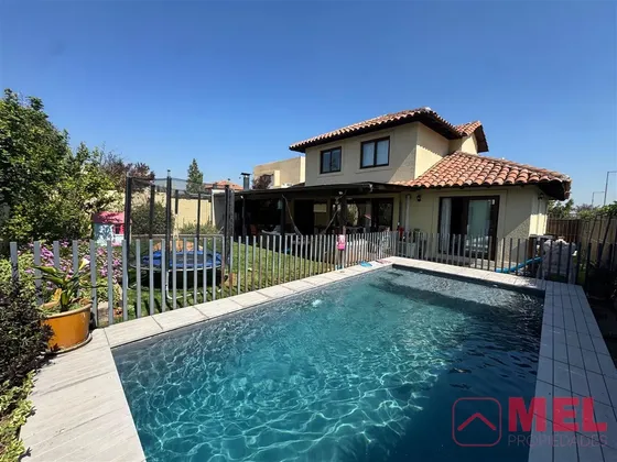 Casa En Venta De 3 Dorm. En Chicureo Piedra Roja