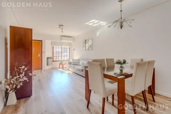 Excelente Casa En Dúplex De 4 Amb. Con Jardín, Pileta, Parrilla Y Cochera