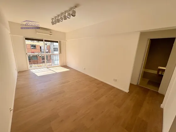 Hermoso 3 Amb. Reciclado Balcon. Baño/toil Cocina Indep