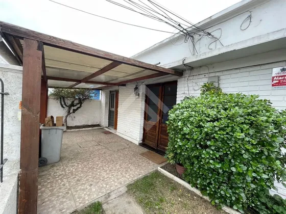 Casa En Venta De 4 Dorm. En Maipú