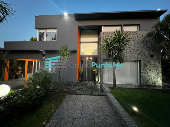 Casa En Venta En El Lauquen, En Canning, Con Hermoso Lote Y Piscina