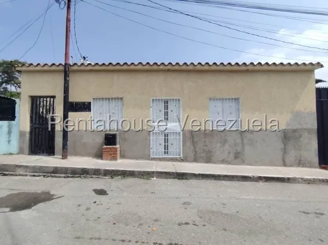 Venta  Amplia Casa Ubicada En Urb Los Pinos Cabudare Gabriela C