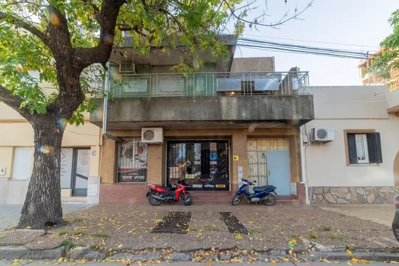Venta De Casa Con Gran Terreno Entre Boulevares