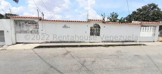   *jl/ Casa C/3 Anexos Acceso Independiente Y Mas  En Venta En Colinas Sta Rosa Barquisimeto  Lara, Venezuela/josé López/ # 22-22863 /  6 D/ 5 B/400 M² 