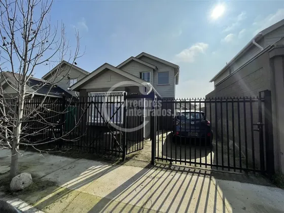 Casa En Venta De 3 Dorm. En Buín