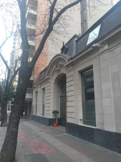 Venta Local Las Cañitas Único Especial Y Bien Ubicado Jorge Newbery. 
