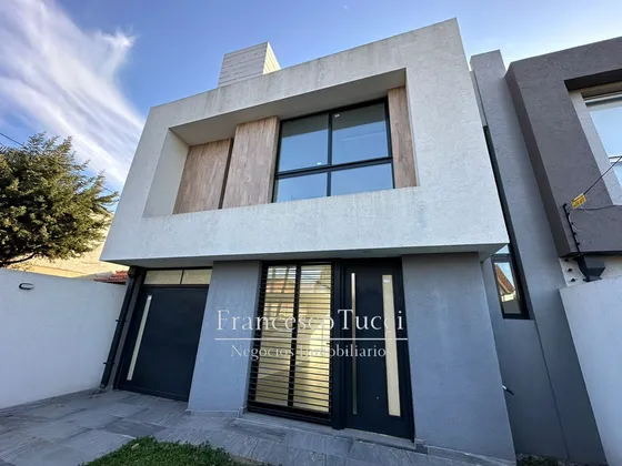 Casa En Venta 5 Ambientes Ituzaingó Norte