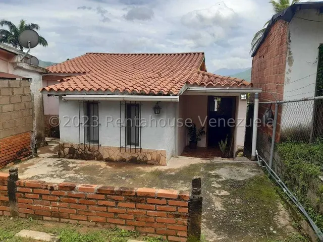 Vive Tranquilo Y Seguro En Confortable Y Amplia Casa En Mini Granjas Las Morochas. Cuenta Con Vigilancia Privada, Agua De Pozo Y Toda La Tranquilidad Que Tu Y Tu Familia Merecen. Rodeada De Amplios 