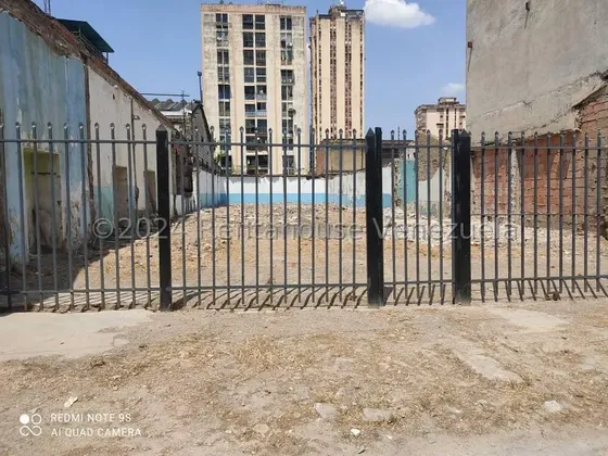 Venta De Terreno Con Excelente Ubicacion En Av Sucre Maracay Zona Centro Estef 26-26572