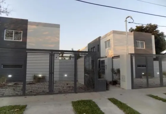 Dúplex En Venta - 2 Dormitorios 2 Baños - Cochera - 70mts2 - Ituzaingó Norte  