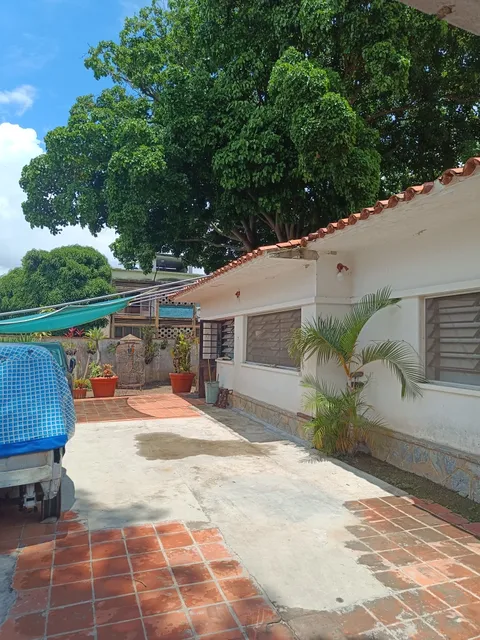 Altamira, Casa En Venta Para Remodelación Completa, O Tumbarla Y Construir Una Nueva Su Precio Es El Valor Del Terreno Negociable.