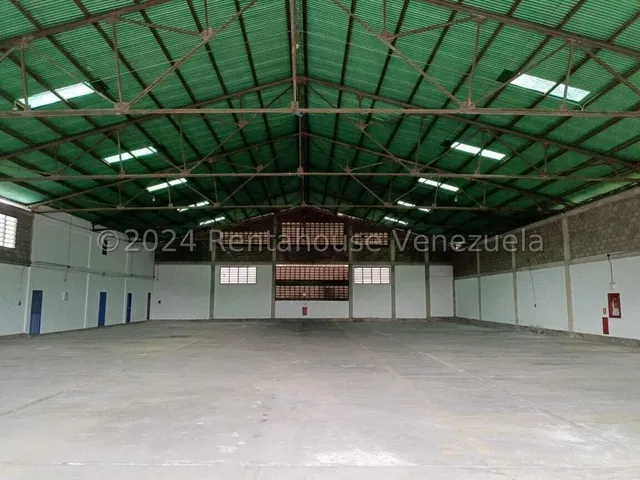 Alquiler Amplio Galpon De 1000 Mt2 Para Deposito De Baja Rotación, Ubicado En Plena Intercomunal -piedad Sur Cabudare - % #/realiza Inversion Inteligente /* Oportunidad Que No Puedes Dejar Pasar.