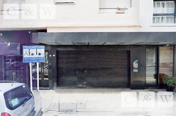 Local Comercial Desarrollado En Subsuelo, Planta Baja Y Primer Piso.