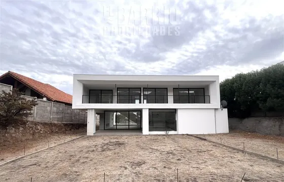 Casa En Arriendo De 4 Dorm. En Colina