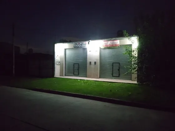 Vendo Propiedad De Dos Amplios Locales Y Dos Deptos Monoambientes, Buena Rentabilidad Mensual Los Cuatro Inmuebles Alquilados 