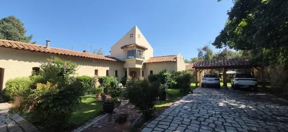Vende Casa 6d+2sala Estar+6b+bod+10 Est+quincho+piscina