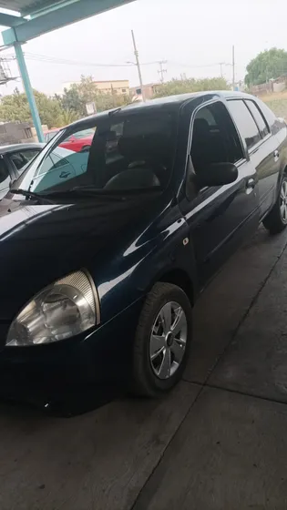 Nissan Platina 1.6 Custom Mt