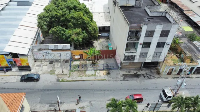 Bray Montoya Vende Espectacular Galpon Posee 608m2 En El Centro De La Ciudad De Barquisimeto Posee Casa Con Habitaciones Y Baños Super Seguro 2#4#1#7#1#0 Bray Montoya                                  