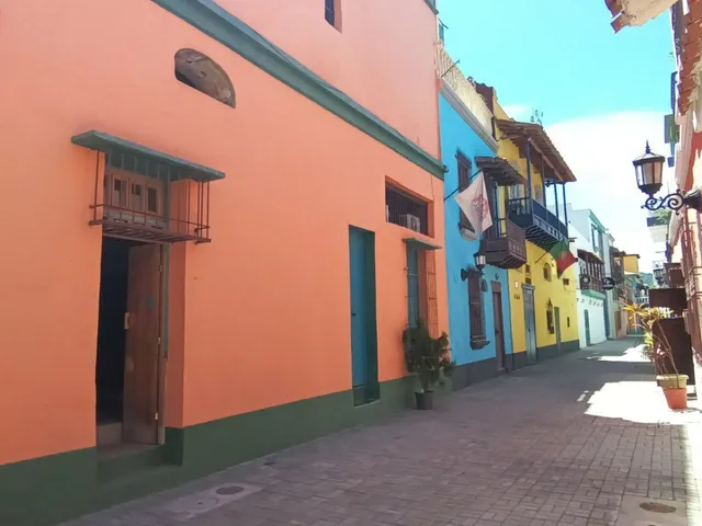 Dc255602 En Alquiler Local Comercial De 106m2 Ubicado En La Calle Los Lanceros Puerto Cabello Carabobo. 