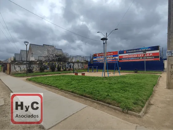 Casa En Belloto Centro. Tranquilidad Y Excelente Conexión.