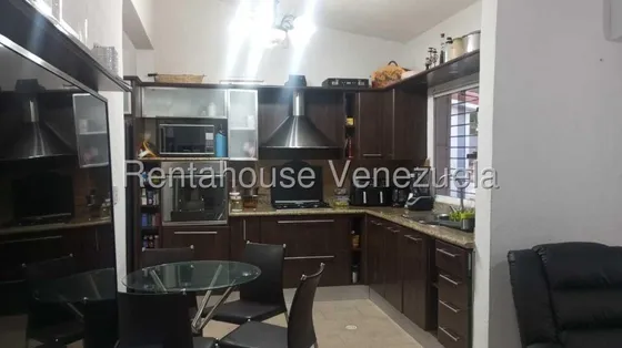 Excelente Negociable Y Con Cocina Moderna Hermosa Casa En Venta En Prestigiosa Urb Privada En Villas De Yara, Lara#25-20836**maria E. **
