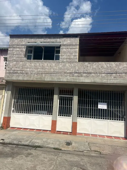 Casa De 2 Planta En Urb. El Remanso. San Diego. A Una Cuadra De La Av. Don Julio Centeno. Luisa Mezones Vende.