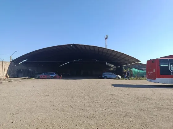 Terreno De 5.000 M2 Y 2 Galpones De 800 M2 Acceso Sur