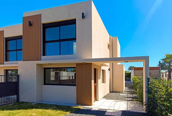 Venta Casa 3 Dormitorios Fondo Parrillero - San J. Carrasco