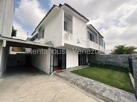 Casa En Venta En Alto Prado, Para Ser Remodelada A Tu Gusto Lista Para Habitar Mls #26-21038 Bm