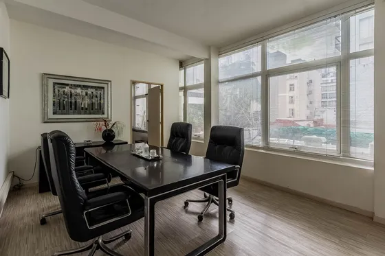 Venta Oficina C/ 2 Despachos En 1° Piso Al Contra Frente En Retiro, Microcentro