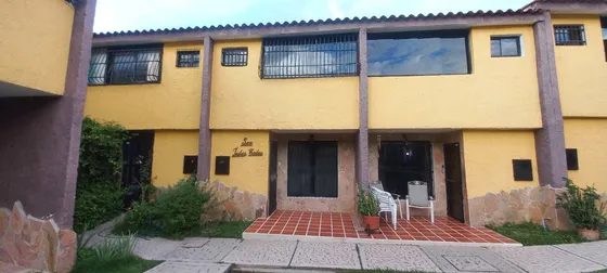 Iris Hernandez Alquila Town House En Altos De La Esmeralda. San Diego. Carabobo