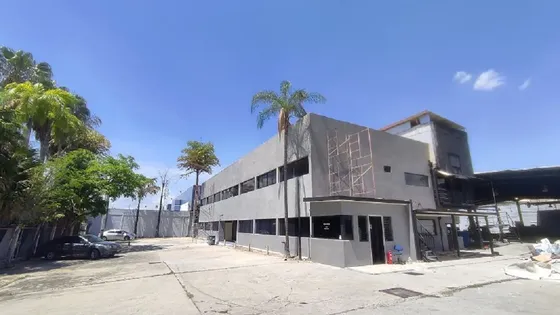 Johana Lazaro Alquila Galpon En La Zona Industrial Castillito Consta 2757m2 **clientes Directos**