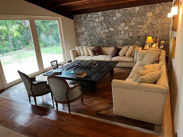 Se Vende Casa En Prados Del Este Calle Cerrada 875 Mts