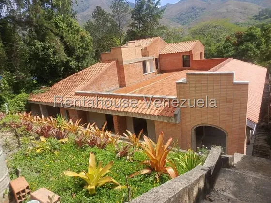 Rosa Espinoza Casa En Venta En Naguanagua, La Entrada En Un Espectacular Terreno De 1.308 Mts2. 26-18981 Ago19